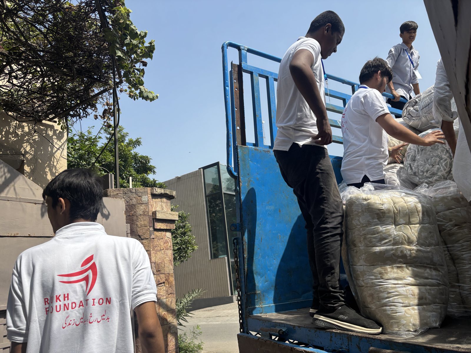 A Rukh Foundation volunteer preparing a relief delivery
